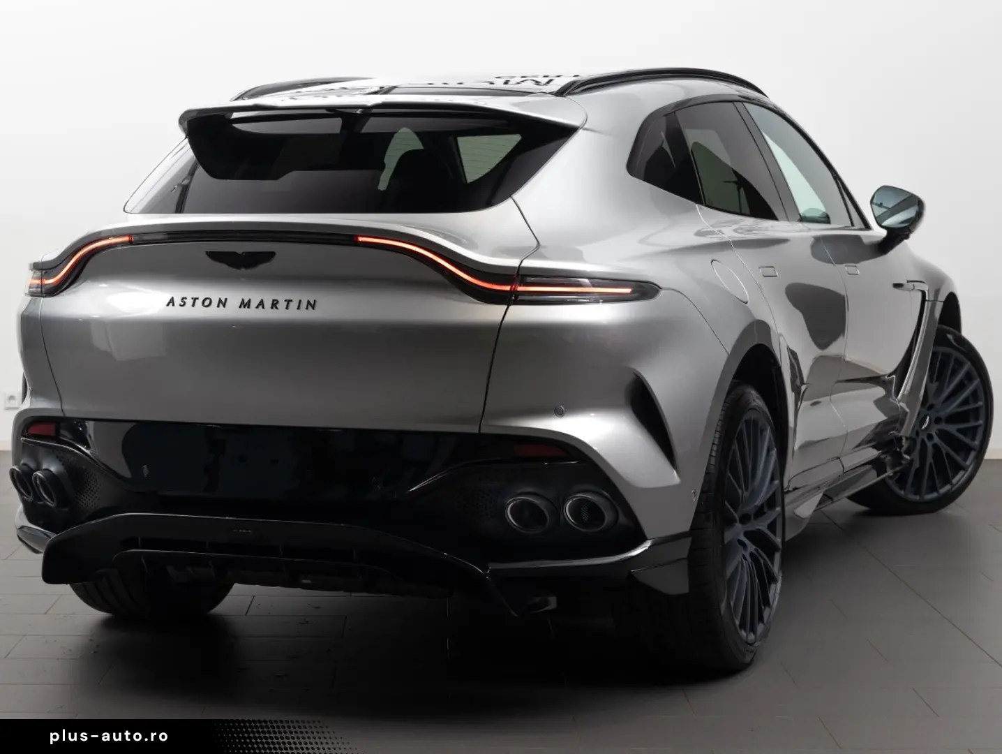 ASTON MARTIN DBX707  25MY  B&W