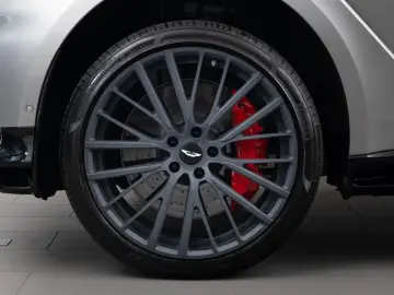 ASTON MARTIN DBX707  25MY  B&W