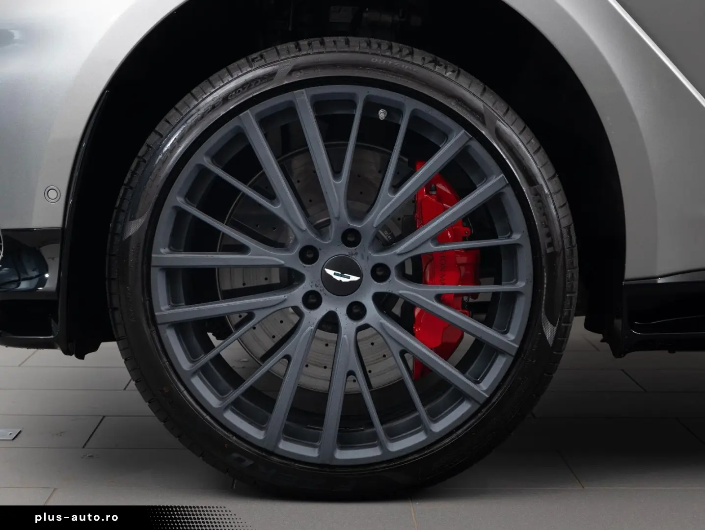 ASTON MARTIN DBX707  25MY  B&W