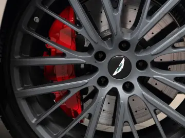 ASTON MARTIN DBX707  25MY  B&W