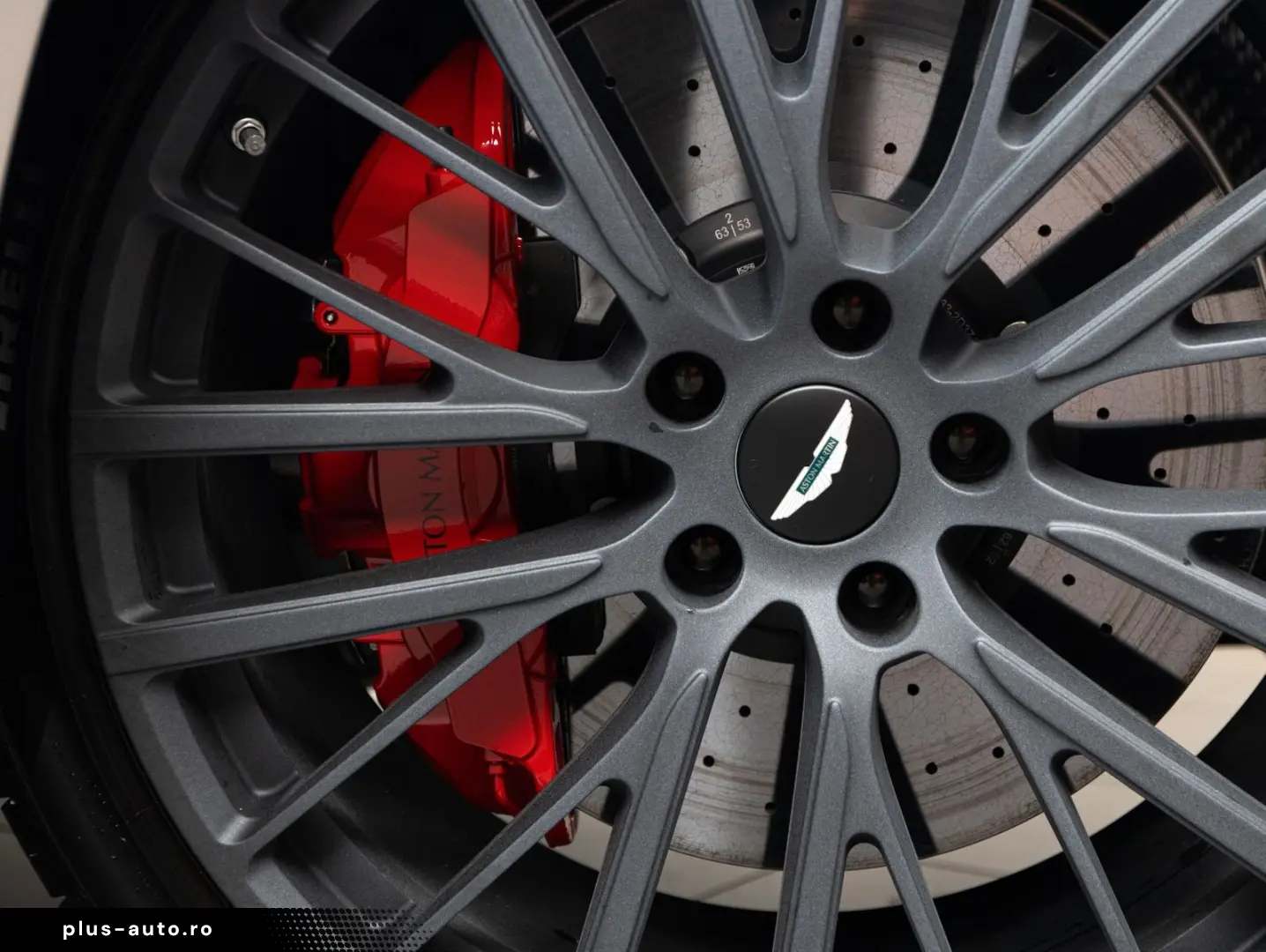 ASTON MARTIN DBX707  25MY  B&W