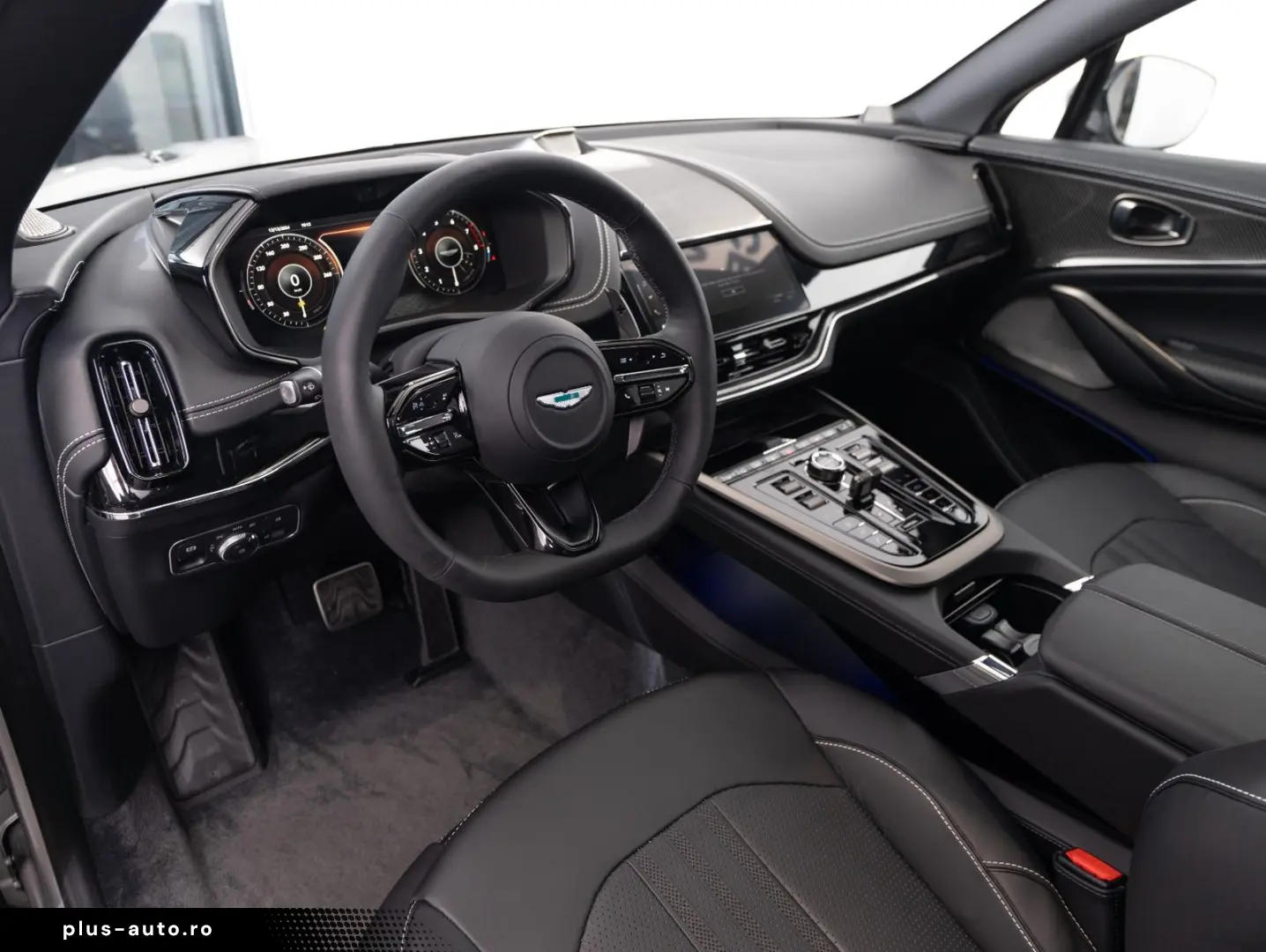 ASTON MARTIN DBX707  25MY  B&W