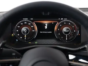 ASTON MARTIN DBX707  25MY  B&W