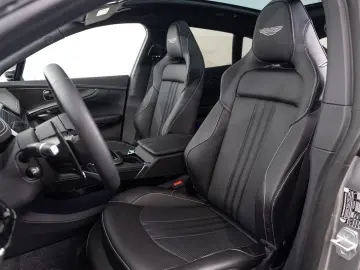 ASTON MARTIN DBX707  25MY  B&W