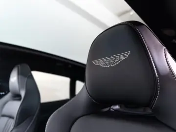 ASTON MARTIN DBX707  25MY  B&W