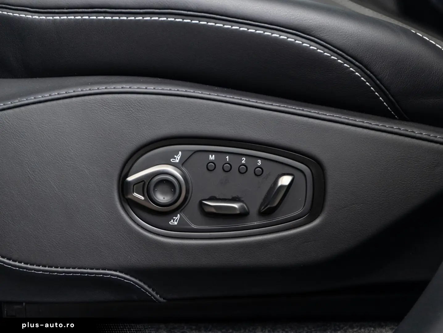 ASTON MARTIN DBX707  25MY  B&W