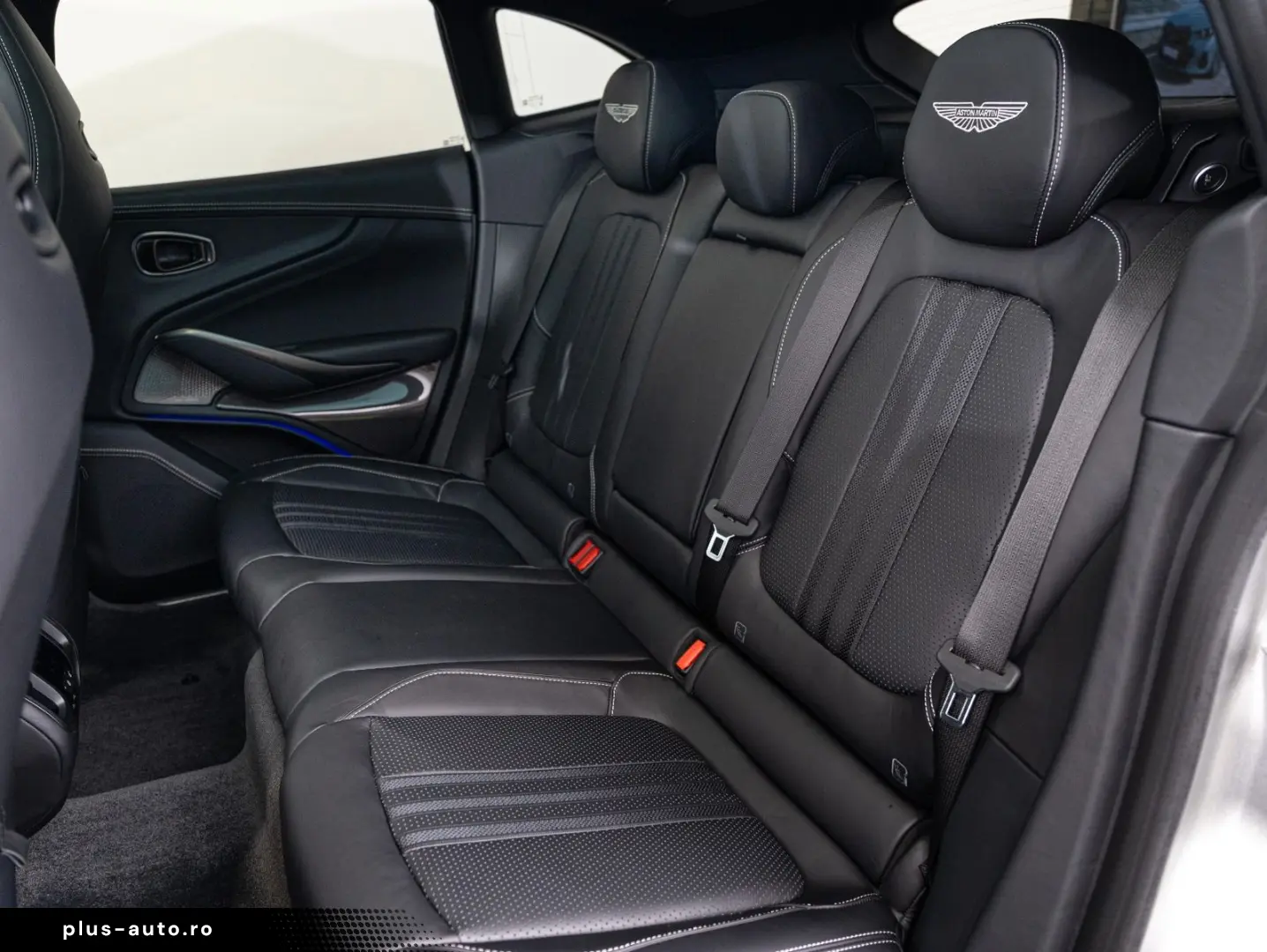 ASTON MARTIN DBX707  25MY  B&W