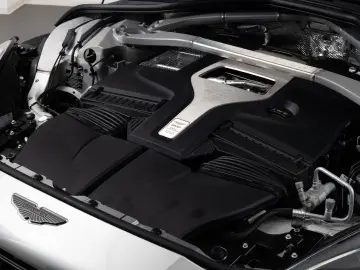 ASTON MARTIN DBX707  25MY  B&W