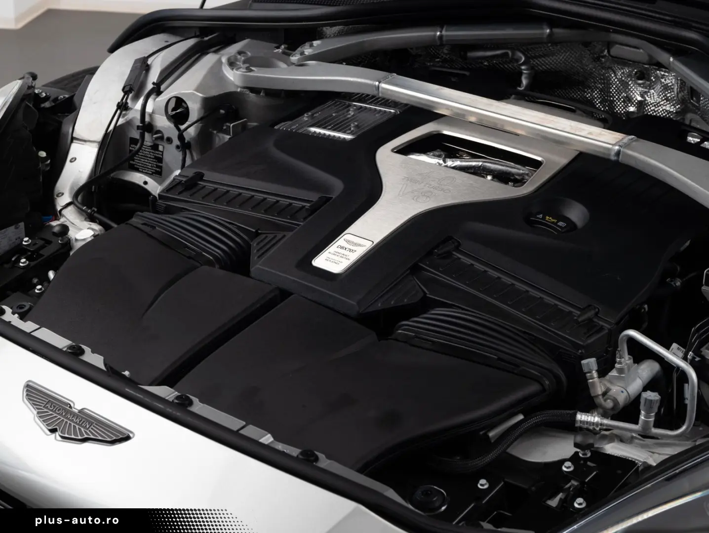 ASTON MARTIN DBX707  25MY  B&W