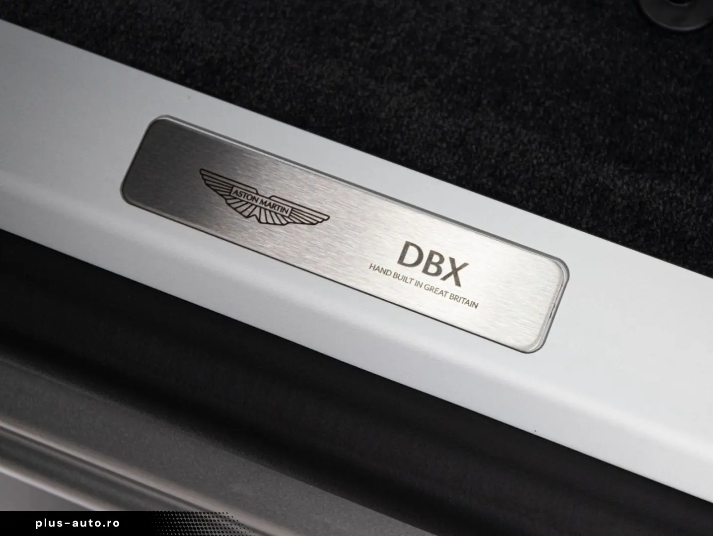 ASTON MARTIN DBX707  25MY  B&W