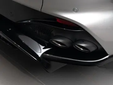 ASTON MARTIN DBX707  25MY  B&W