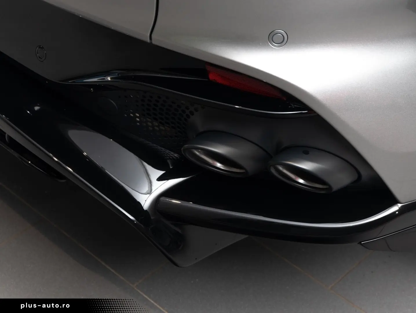 ASTON MARTIN DBX707  25MY  B&W