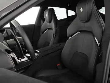 FERRARI Purosangue FULL CARBON