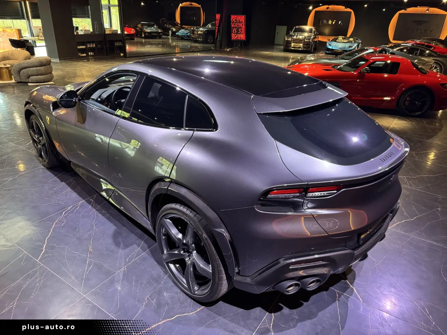 FERRARI Purosangue Carbon 1. Hand