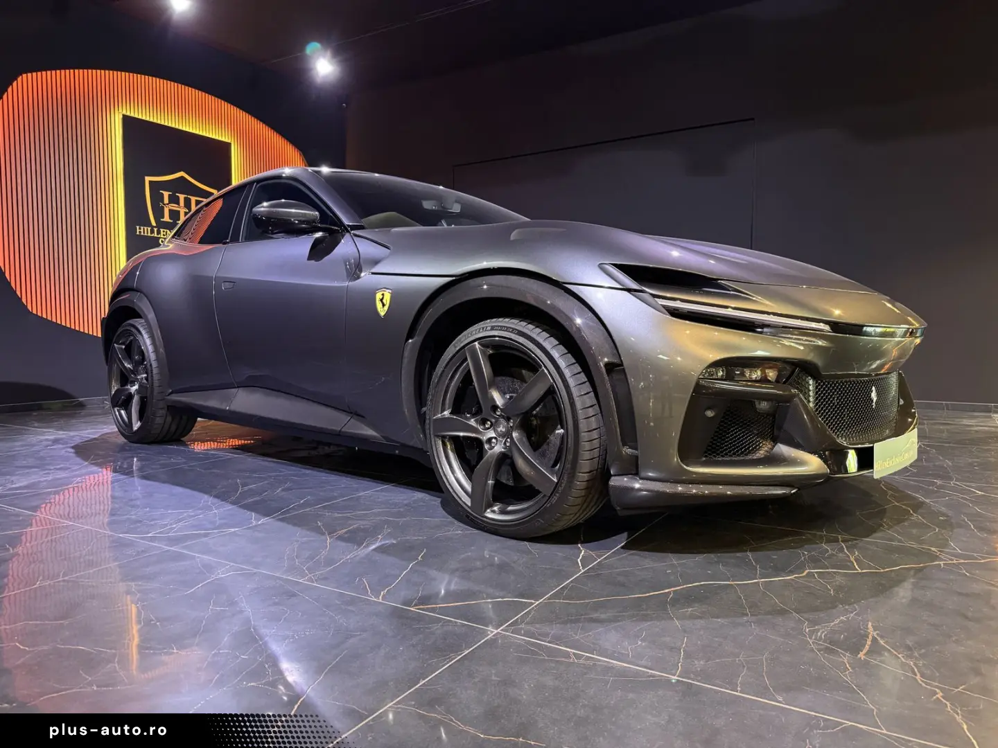 FERRARI Purosangue Carbon 1. Hand