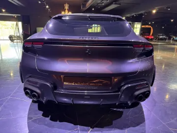 FERRARI Purosangue Carbon 1. Hand