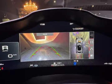 FERRARI Purosangue Carbon 1. Hand