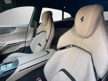 FERRARI Celeste Met. - Panorama -Massage Sitze vorn