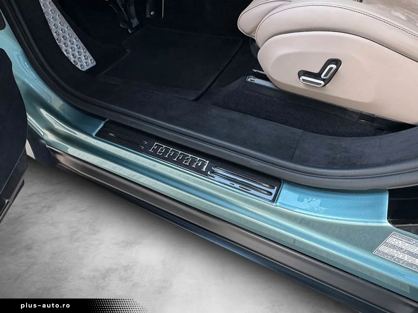 FERRARI Celeste Met. - Panorama -Massage Sitze vorn