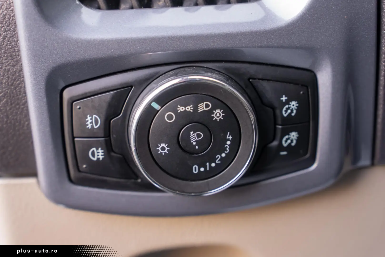 Ford Turneo Custom 2.2L Duratorq-TDCi(