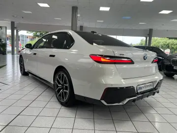 BMW 740 d xD M-Sport PANO-SKY ICONIC STHZG SOFT B&W