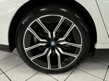 BMW 740 d xD M-Sport PANO-SKY ICONIC STHZG SOFT B&W