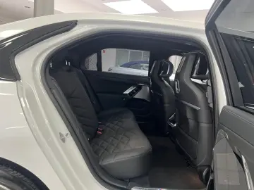 BMW 740 d xD M-Sport PANO-SKY ICONIC STHZG SOFT B&W