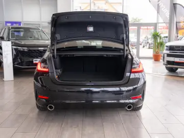 BMW Seria 3 330e 2.0 Plug-in Hybrid