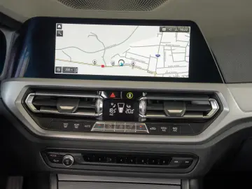 BMW Seria 3 330e 2.0 Plug-in Hybrid