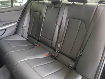 BMW Seria 3 330e 2.0 Plug-in Hybrid