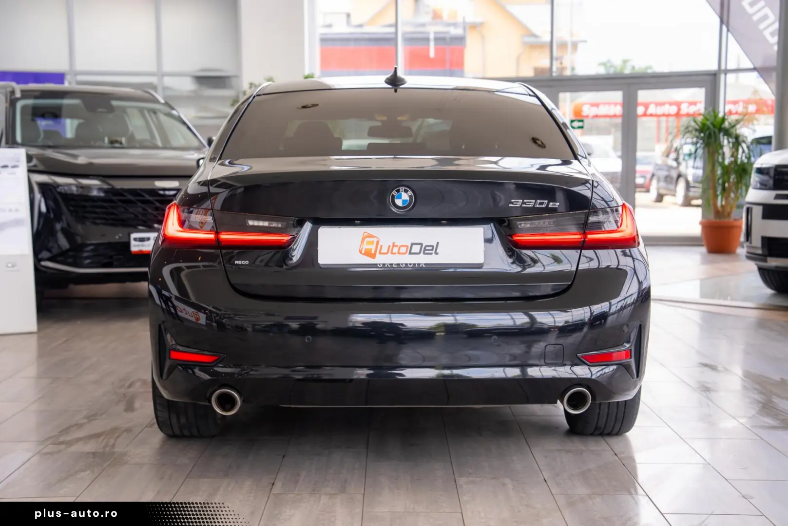 BMW Seria 3 330e 2.0 Plug-in Hybrid