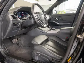 BMW Seria 3 330e 2.0 Plug-in Hybrid