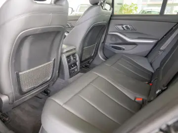 BMW Seria 3 330e 2.0 Plug-in Hybrid