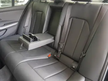 BMW Seria 3 330e 2.0 Plug-in Hybrid