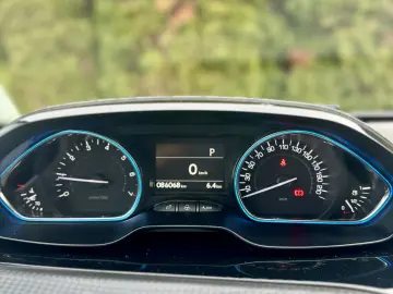 Peugeot 2008  85.000 km  cutie automata  garantie  rate