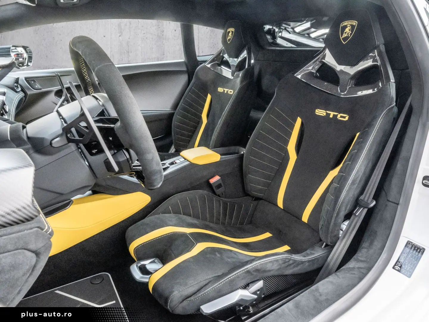 LAMBORGHINI Huracan STO Bianco Monocerus  Lifting System