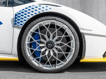 LAMBORGHINI Huracan STO Bianco Monocerus  Lifting System