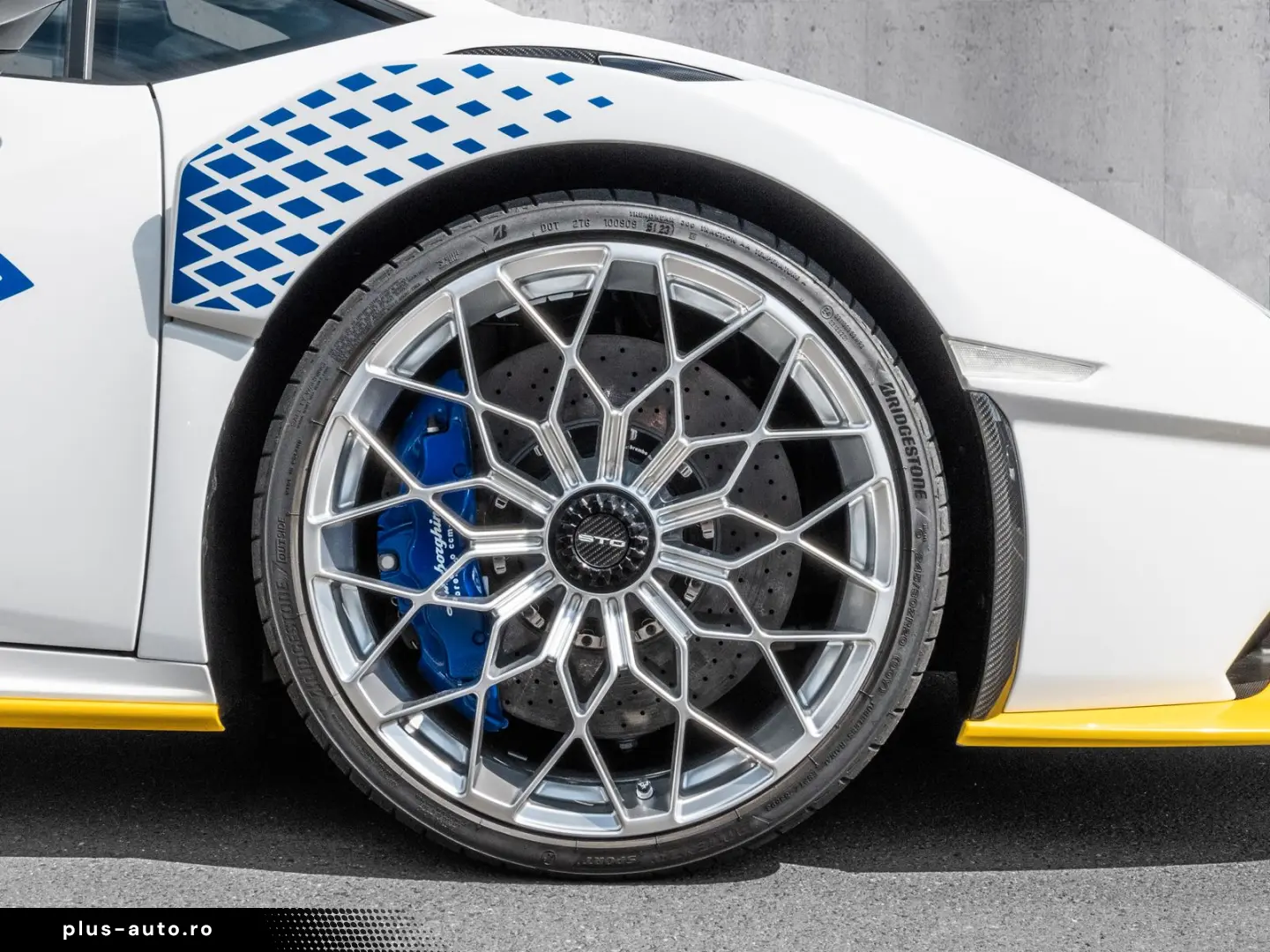 LAMBORGHINI Huracan STO Bianco Monocerus  Lifting System