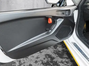 LAMBORGHINI Huracan STO Bianco Monocerus  Lifting System
