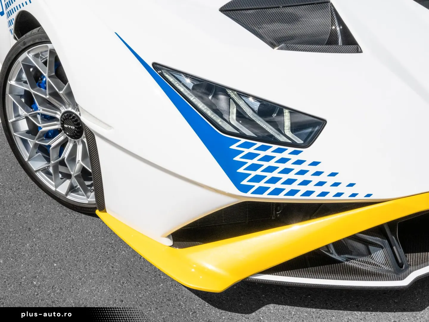 LAMBORGHINI Huracan STO Bianco Monocerus  Lifting System