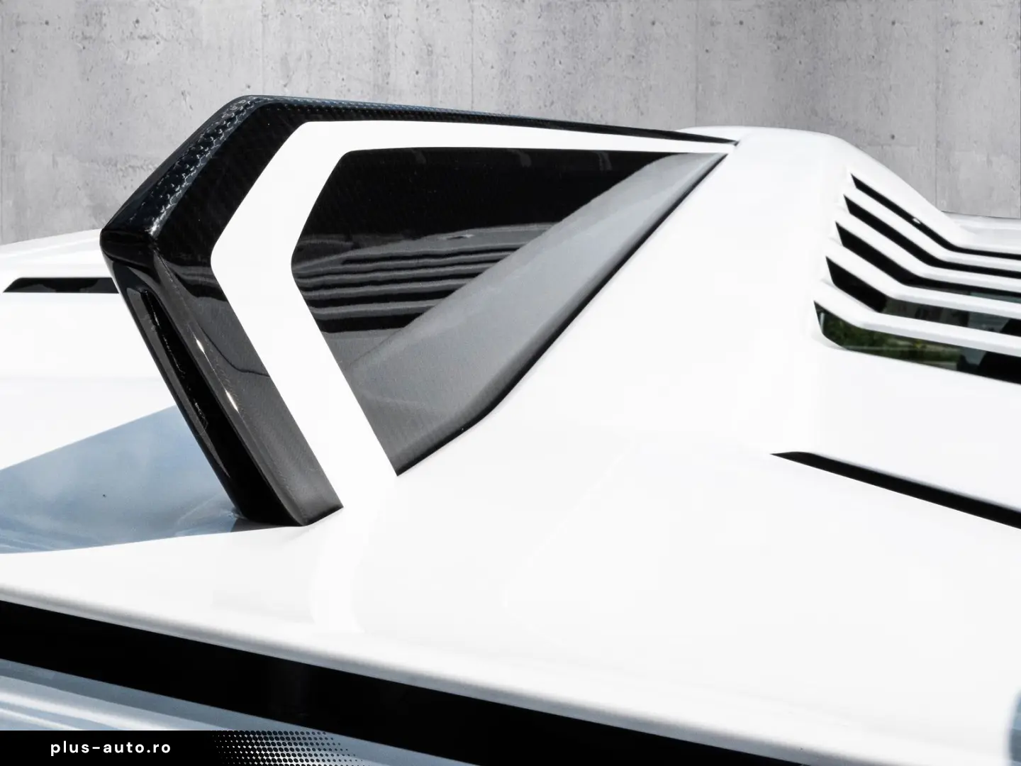 LAMBORGHINI Huracan STO Bianco Monocerus  Lifting System