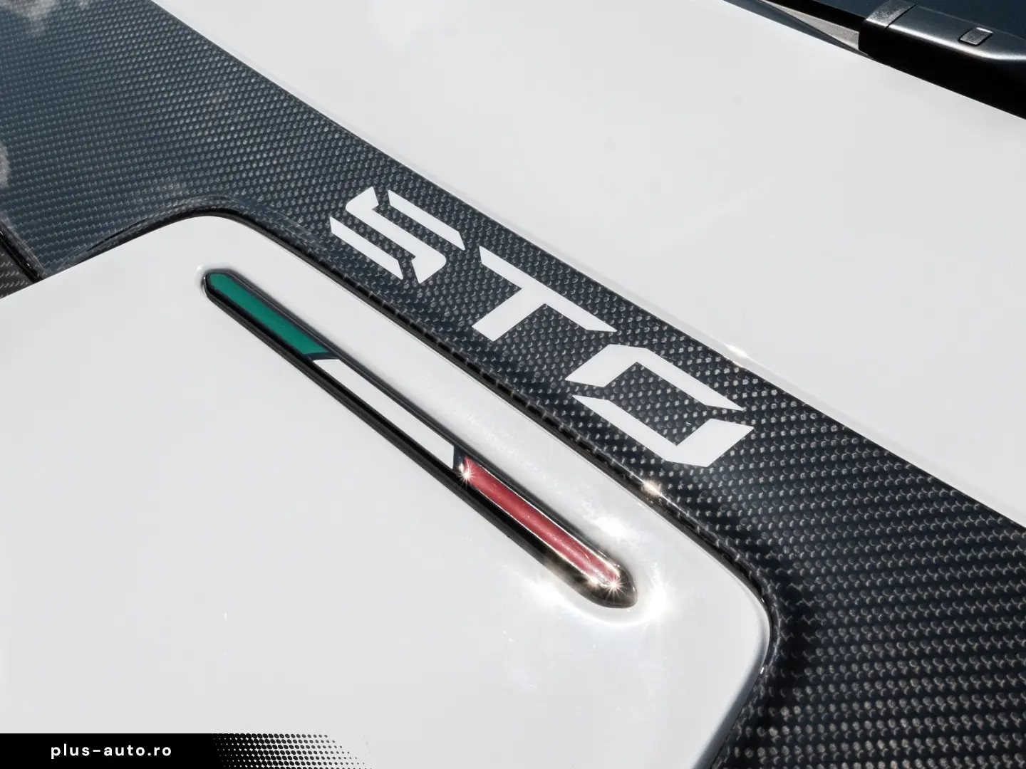 LAMBORGHINI Huracan STO Bianco Monocerus  Lifting System