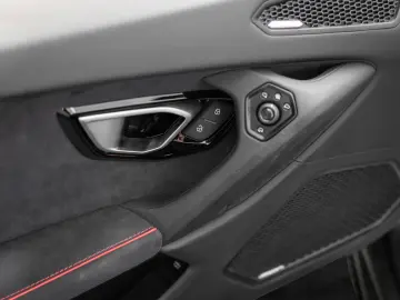 LAMBORGHINI Huracán EVO Spyder   Sensonum   Lift System