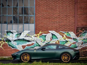 FERRARI Roma Garanti  Carbon-Paket  Exklusiv Mattgrün