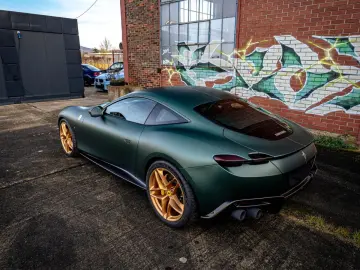FERRARI Roma Garanti  Carbon-Paket  Exklusiv Mattgrün