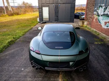 FERRARI Roma Garanti  Carbon-Paket  Exklusiv Mattgrün