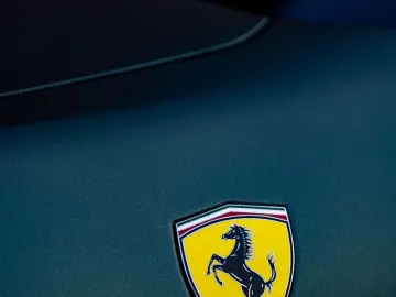FERRARI Roma Garanti  Carbon-Paket  Exklusiv Mattgrün