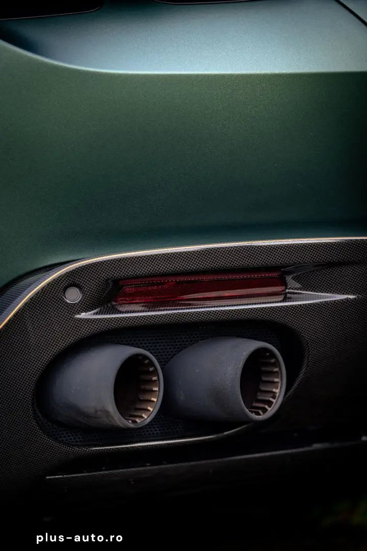 FERRARI Roma Garanti  Carbon-Paket  Exklusiv Mattgrün