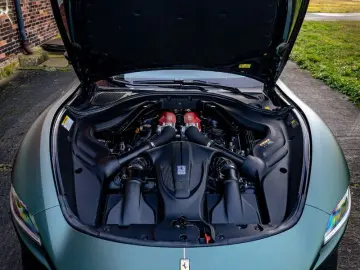 FERRARI Roma Garanti  Carbon-Paket  Exklusiv Mattgrün