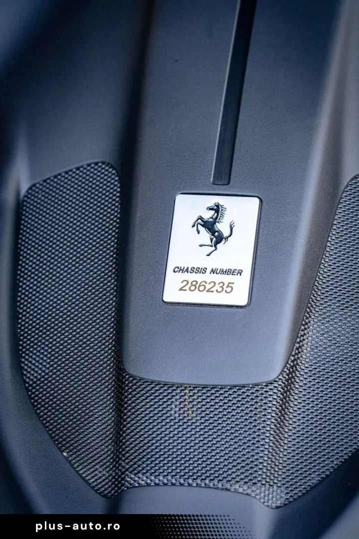 FERRARI Roma Garanti  Carbon-Paket  Exklusiv Mattgrün